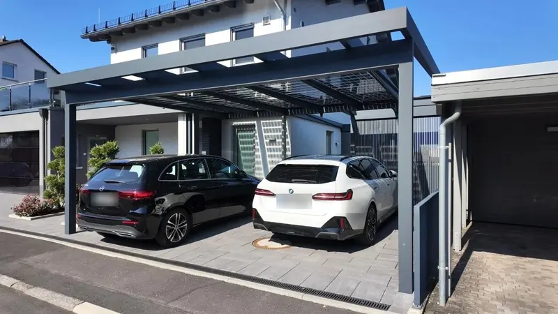 ALUXIL Cantiline 135 mit Solar-Eindeckung als Carport in Marburg, ausgeführtes Projekt